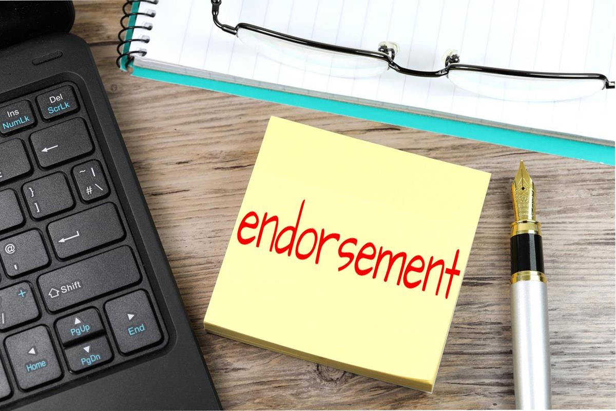 Apa Itu Endorsement, Jenis, Manfaat, dan Kekurangannya